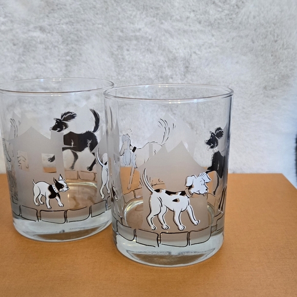 Set of 4 glasses with whimsical dogs - Picture 4 of 7